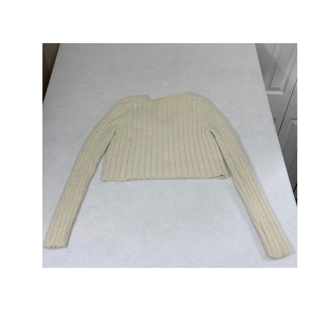 Urban Outfitters Sweater‎ Medium Fuzzy Knit V Neck Cropped Ribbed Soft Cream